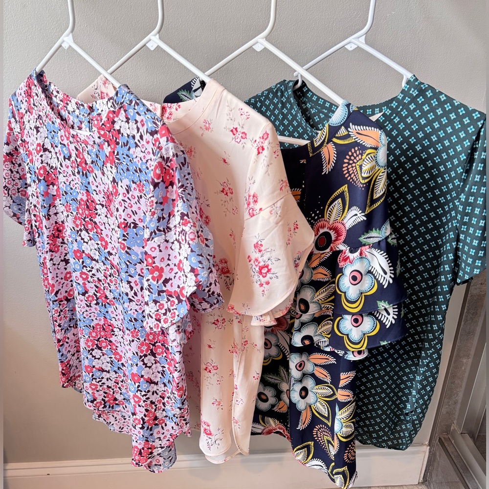 🌸 LOFT Blouse Bundle – 4 Pieces – Size S – Floral Tops 🌸